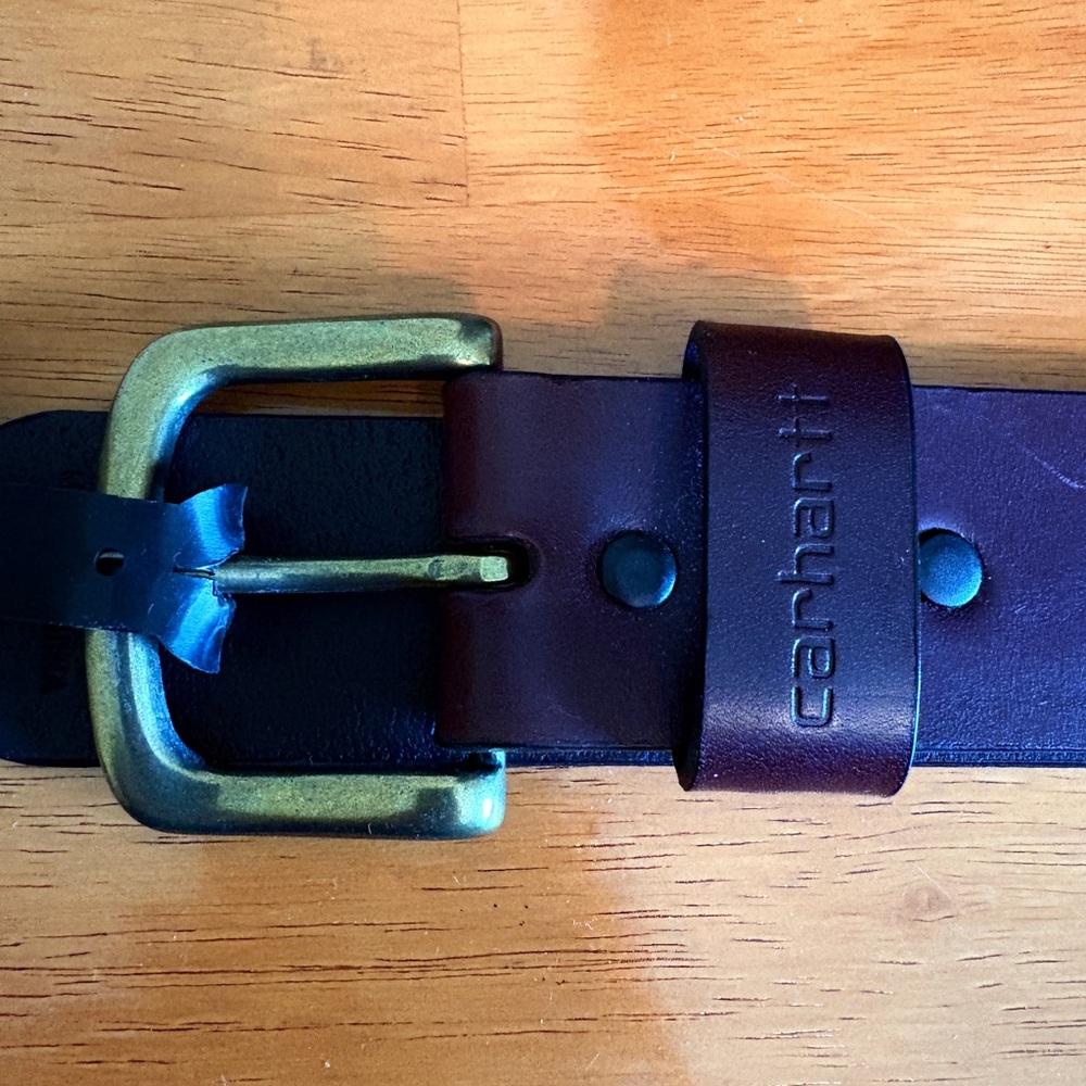 Carhartt Men's Brown Italian Leather Belt with gold colored connector. Size 46
